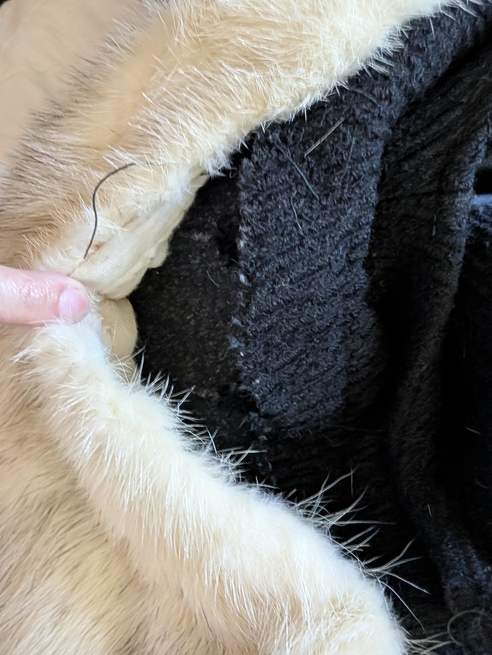 Mid-century Black Wool Coat with Cream Mink Fur Collar - Picture 5 of 8